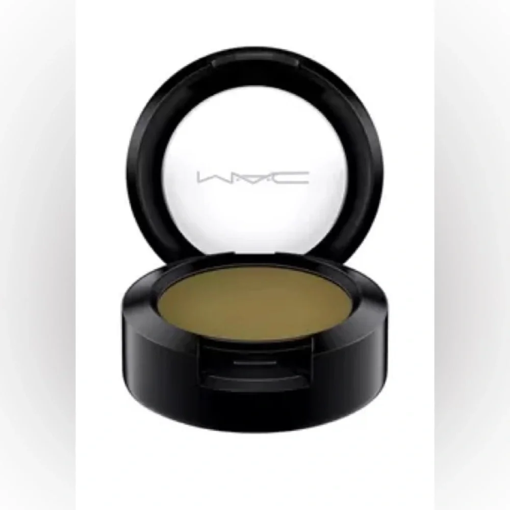 Mac Eye Shadow -Mo' Money Mo' Problems